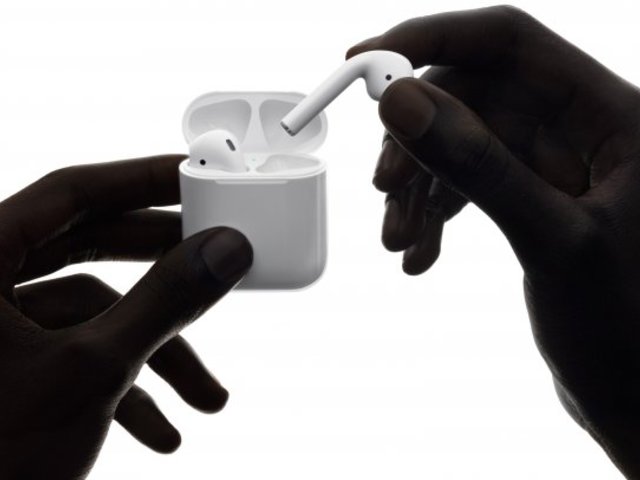 Így töltődik az AirPods és a tokja