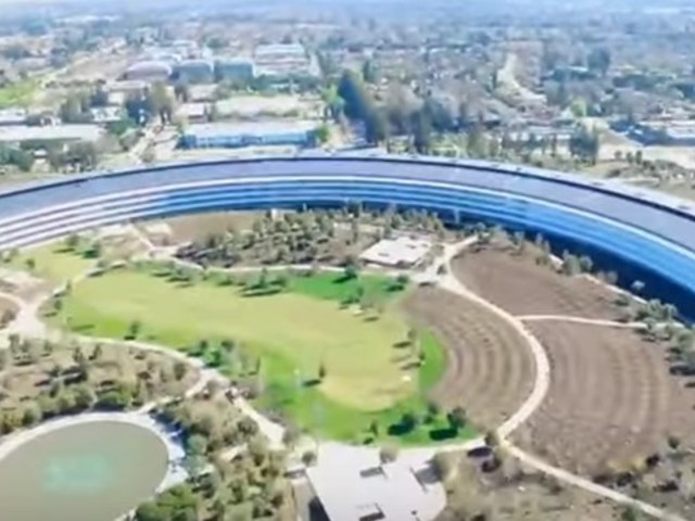 Csak idő kérdése volt: drón zuhant az Apple Park főépületére
