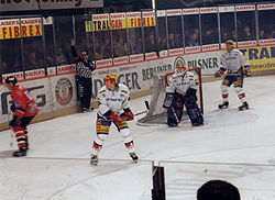 250px-Eishockey_Eisbaeren_gegen_Capitals.jpg