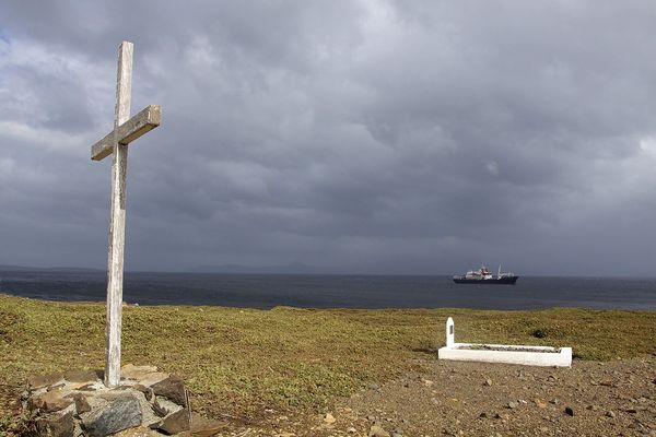 14_port_aux_francais_base_on_kerguelen_island_in_2011.jpg