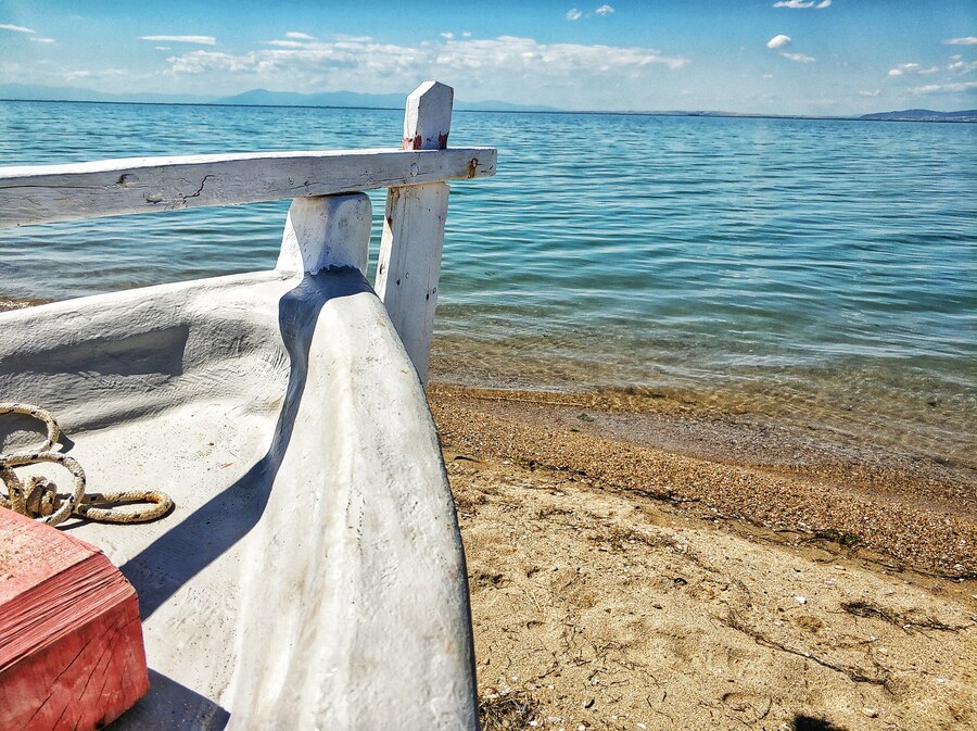 boat-parked-sandy-coast-sea_181624-27366.jpg