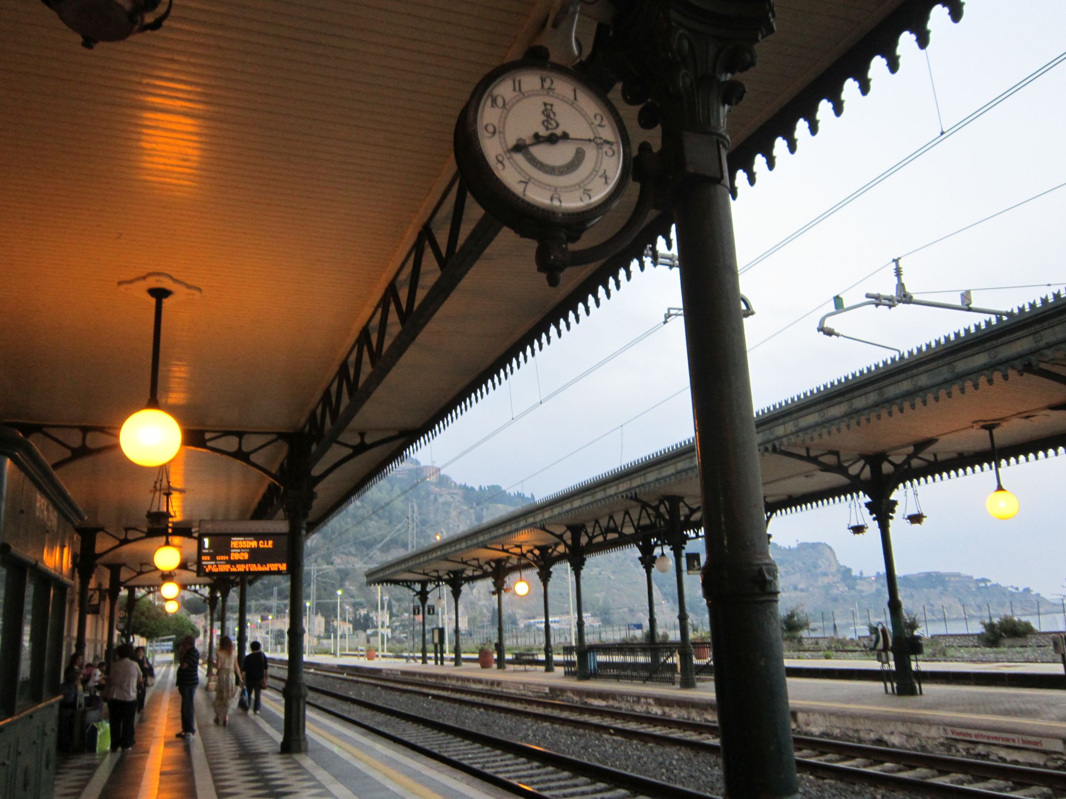 vasútállomás, peron, Taormina