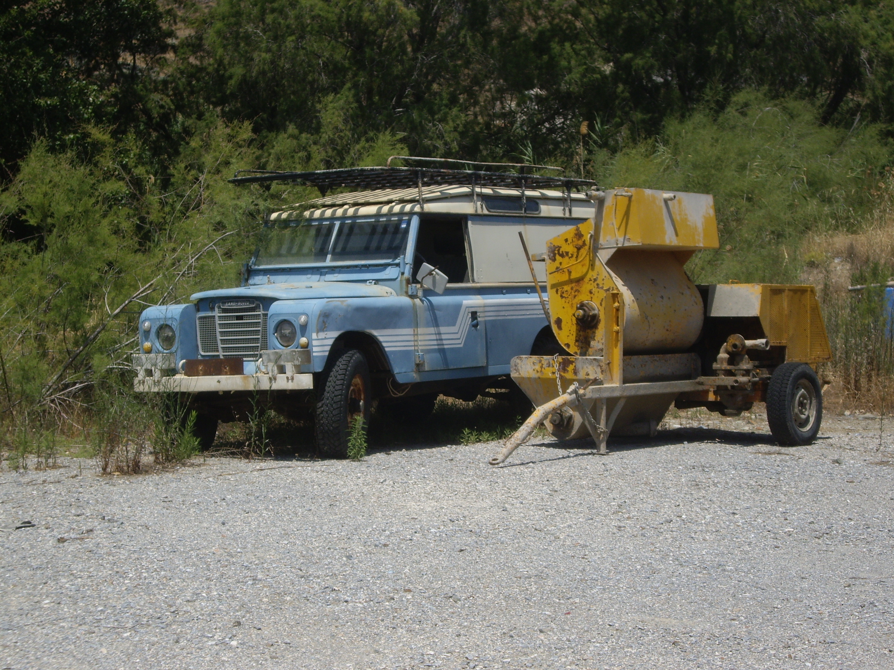 Géppark ( a Landrover ott fog elrohadni)