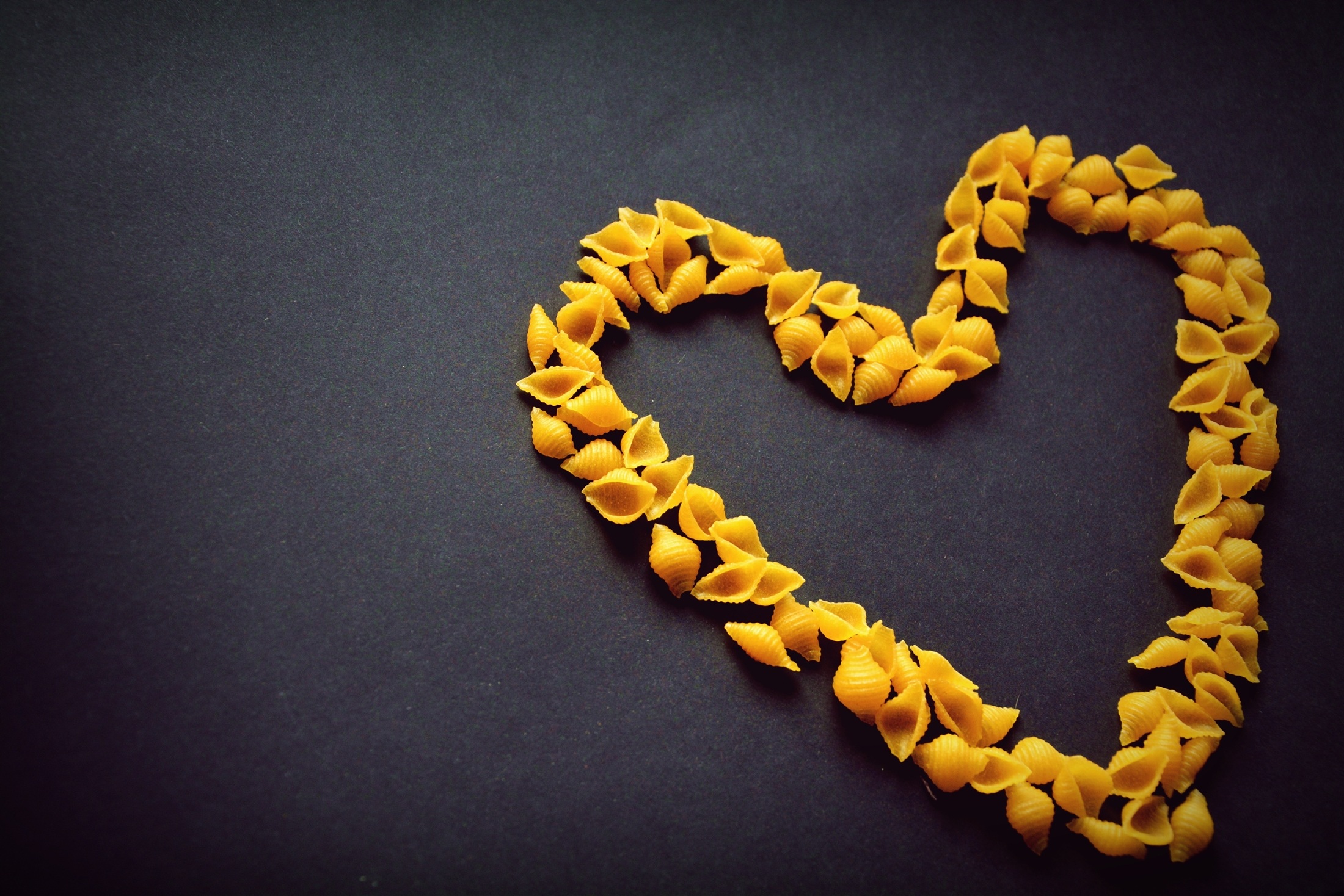 chain-number-heart-food-symbol-yellow-pasta-circle-necklace-bracelet-jewellery-font-art-fashion-accessory-620086.jpeg