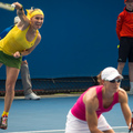 Páros tenisz - Az adogató játékos taktikai lehetőségei