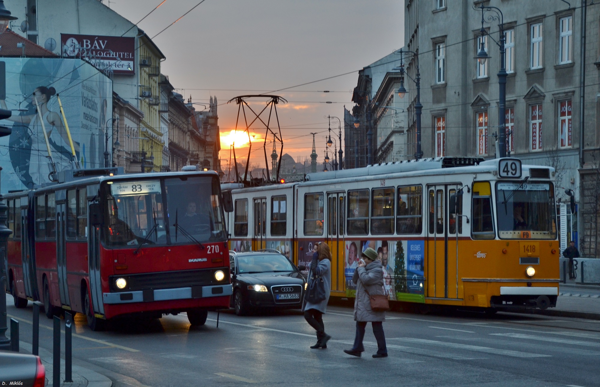 83-as_trolibusz_49-es_villamos.JPG