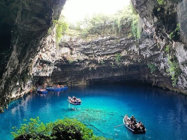 Melissani-barlang