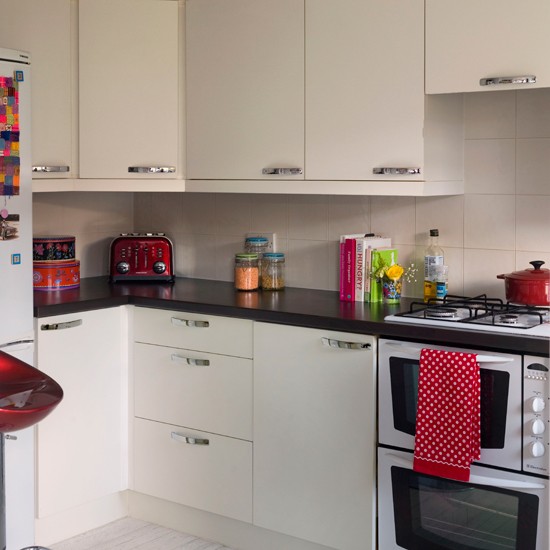 Matt-White-and-Red-Modern-Kitchen-Style-at-Home-Housetohome.jpg