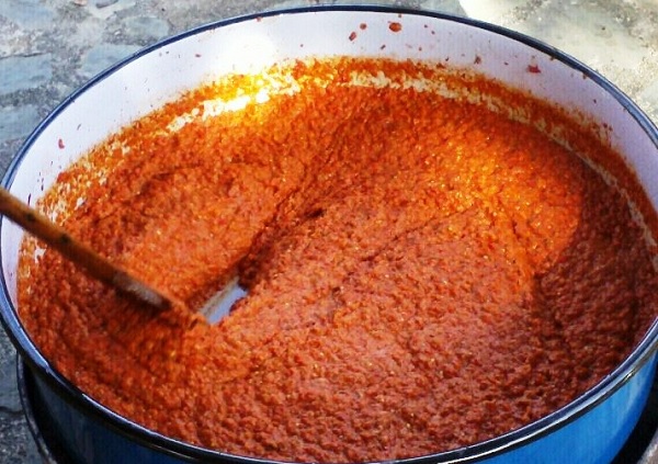 szerb_ajvar_recept_sult_paprika_es_padlizsan_krem_600.jpg