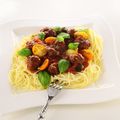 Fűszeres marhahúsgolyók paradicsomos spagettivel