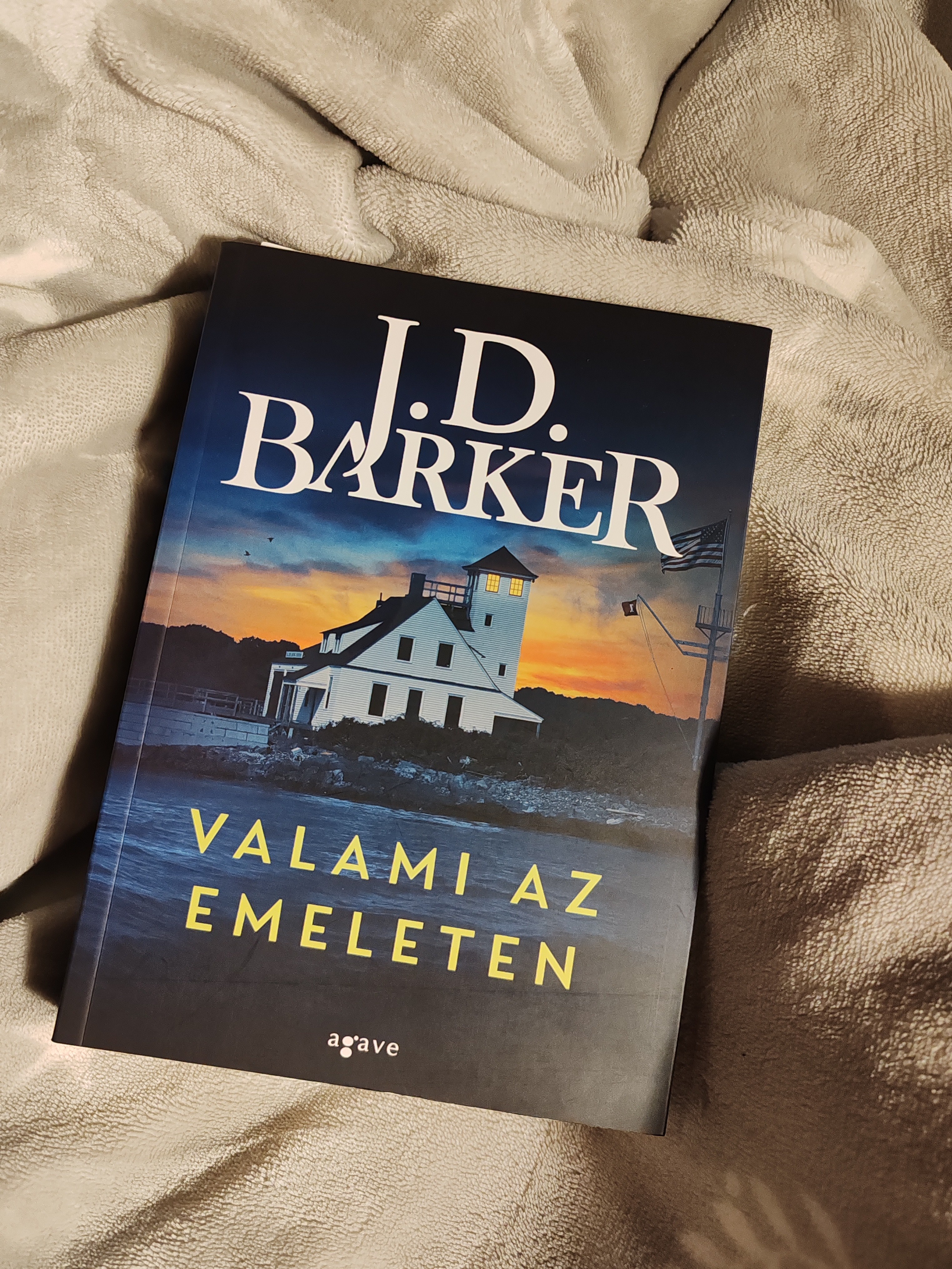 valami_az_emeleten.jpg