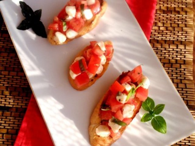 Klasszikus bruschetta mozzarellával