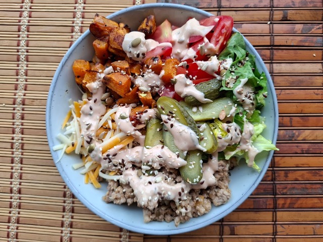 Sajtburger-bowl egészségesen