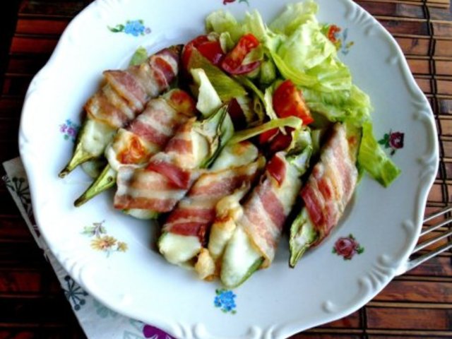 Sült paprika olvadó sajttal és ropogós bacon-nel