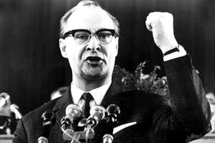 A szovjetek 1968-as prágai bevonulása után leváltották Dubcek pártfőtitkárt
