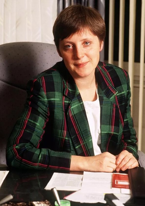 028_angela_merkel_1991-ben_jolie_de_2.jpg