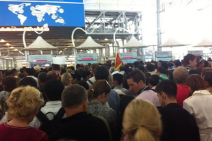Tumultus a bangkoki reptéren