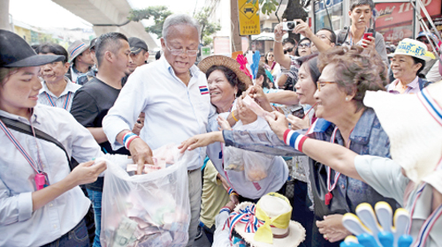 suthep_money2.jpg