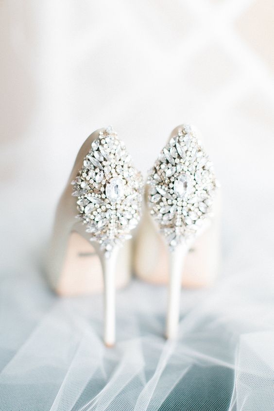 Modern esküvői cipő
