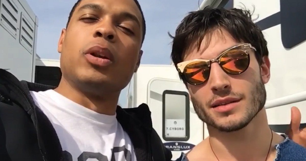 ray-fisher-ezra-miller-justice-league-set.jpg