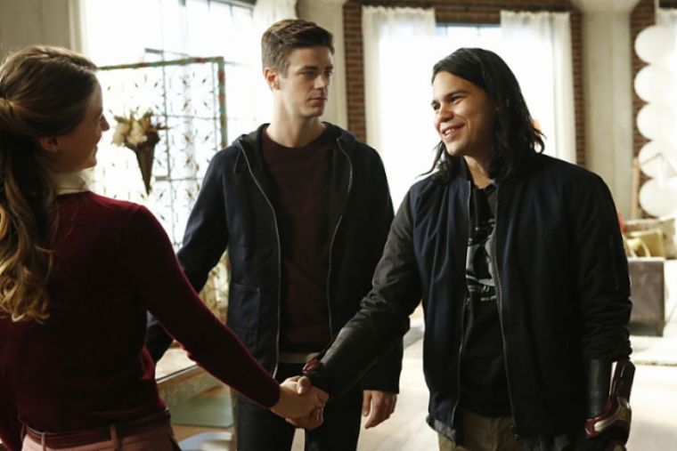 barry-gustin-introduces-cisco-to-kara-benoist-in-supergirl-season-2-ep-8-promo-photos.jpg