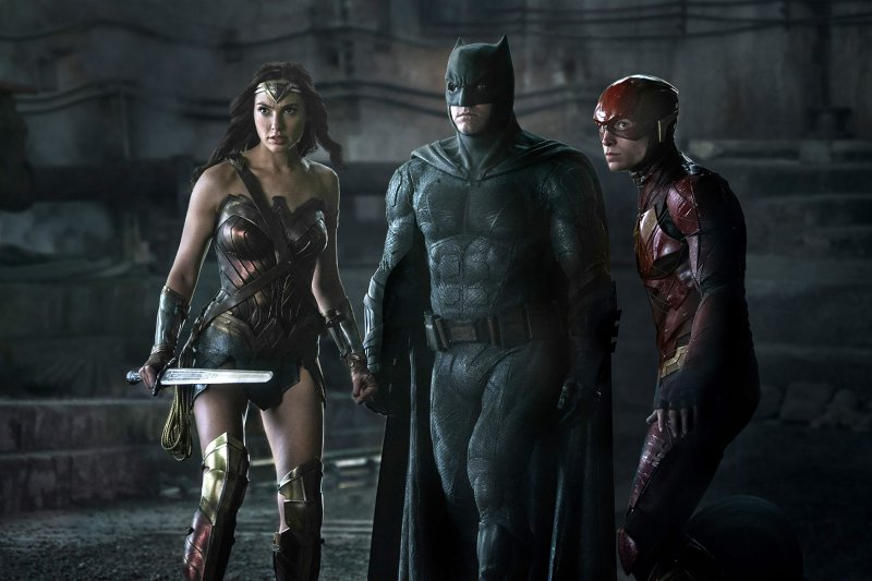Wonder Woman, Batman és Flash újra együtt pózol