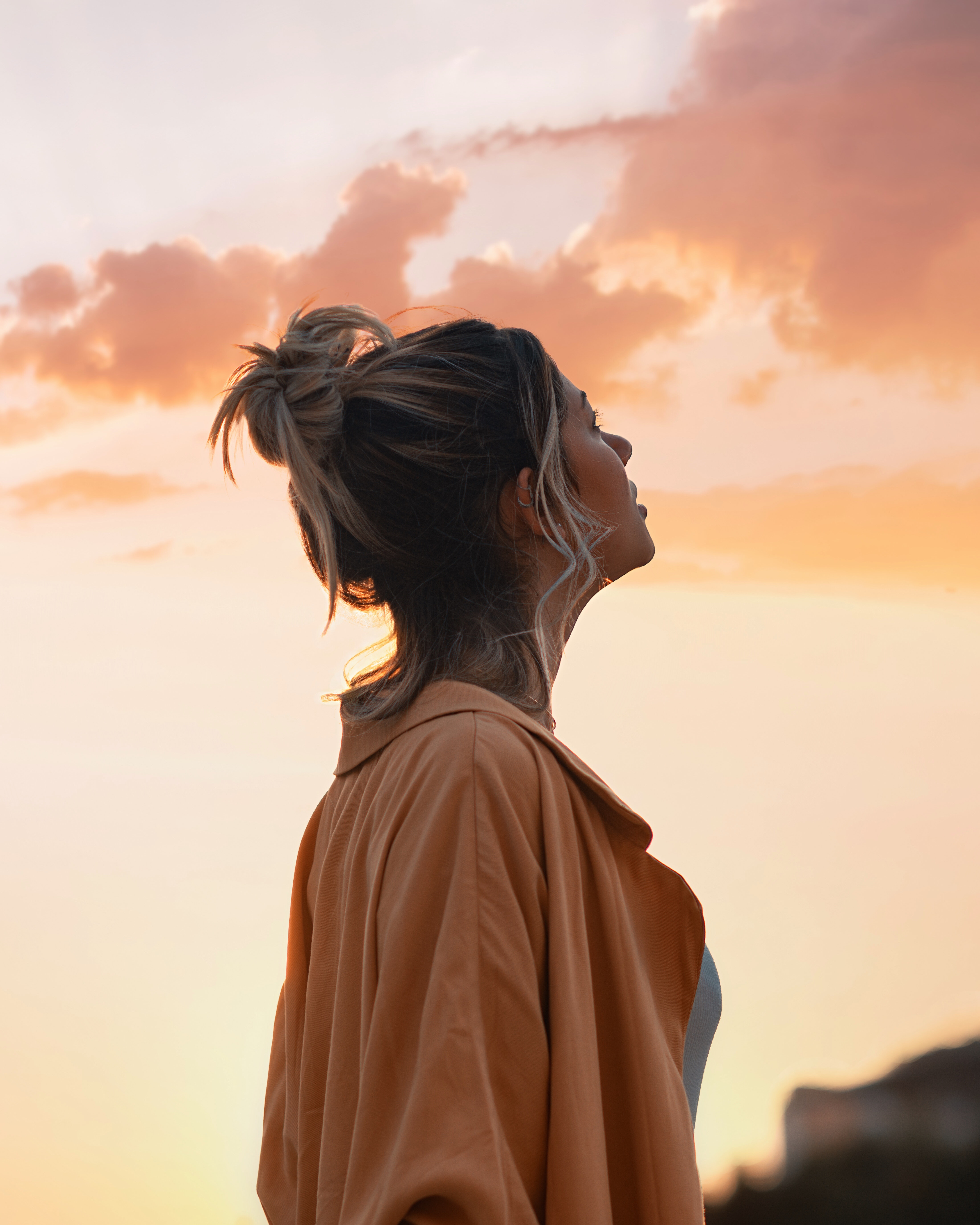 woman-looking-towards-the-sky-3131819.jpg