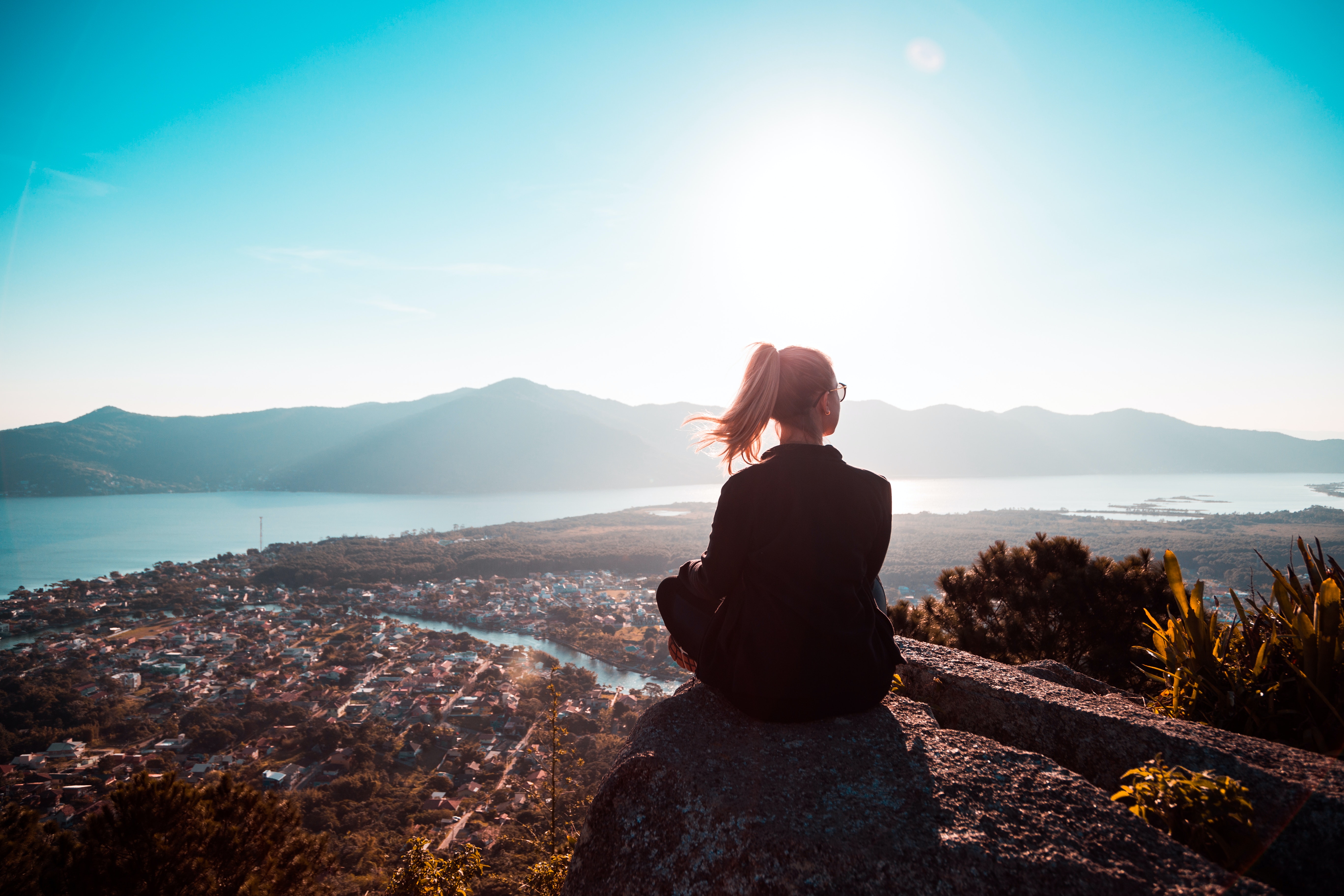 woman-sitting-at-the-edge-of-mountain-2261017.jpg