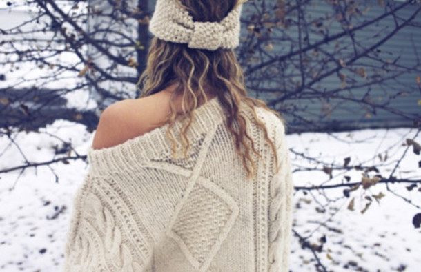 ae9glc-l-610x610-sweater-white_knit-knit_sweater-oversized_sweater-knitted_beanies-holiday_season-hat-winter_sweater-headwrap-warm-beige-beige_sweater-beige_sweatshirt-oversized-winter_outfits.jpeg