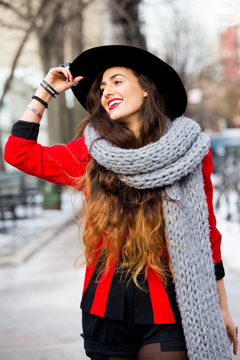 do-the-hotpants-dana-suchow-oversize-scarf-black-wide-brim-hat-nyc-new-york-city-winter-fashion-streetstyle-red-lipstick-blogger_mg_3899.jpg