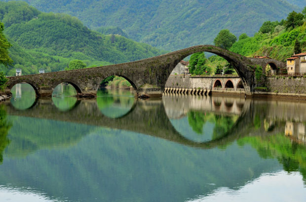 asp_620_21-ponte-della-maddalena-borgo-a-mozzano-olaszo.jpg