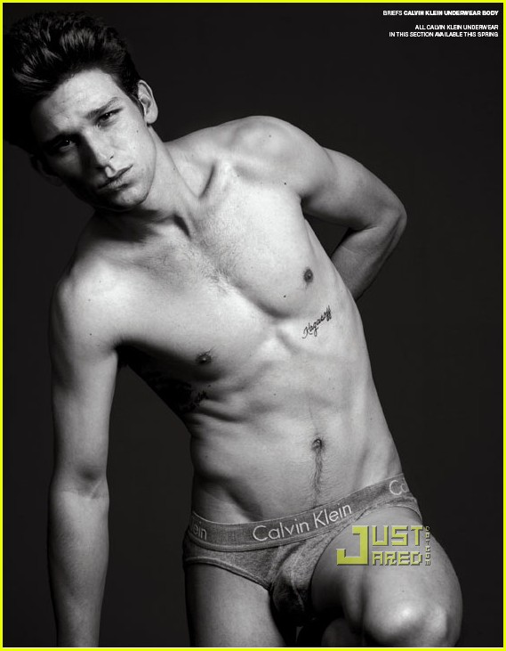 daren-kagasoff-vman-magazine-shirtless-01.jpg