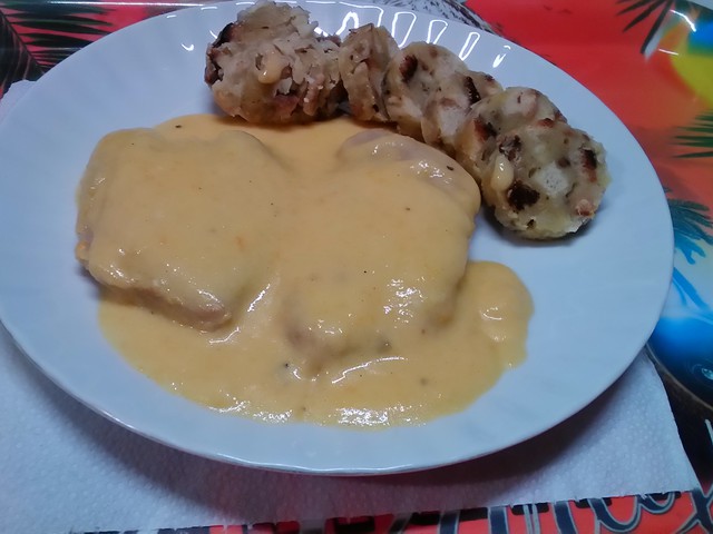 Vadas zsemleroláddal