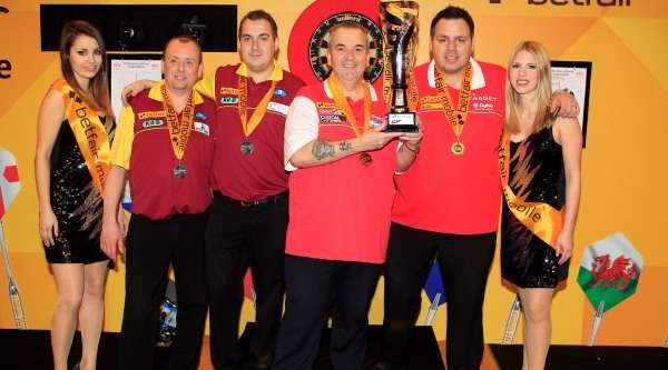 2013-betfair-world-cup-of-darts-finalists-belgium-england-lawrence-lustig-pdc_13niunv6l46tr184j54h5373rn.jpg