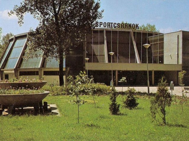 70 ezer néző