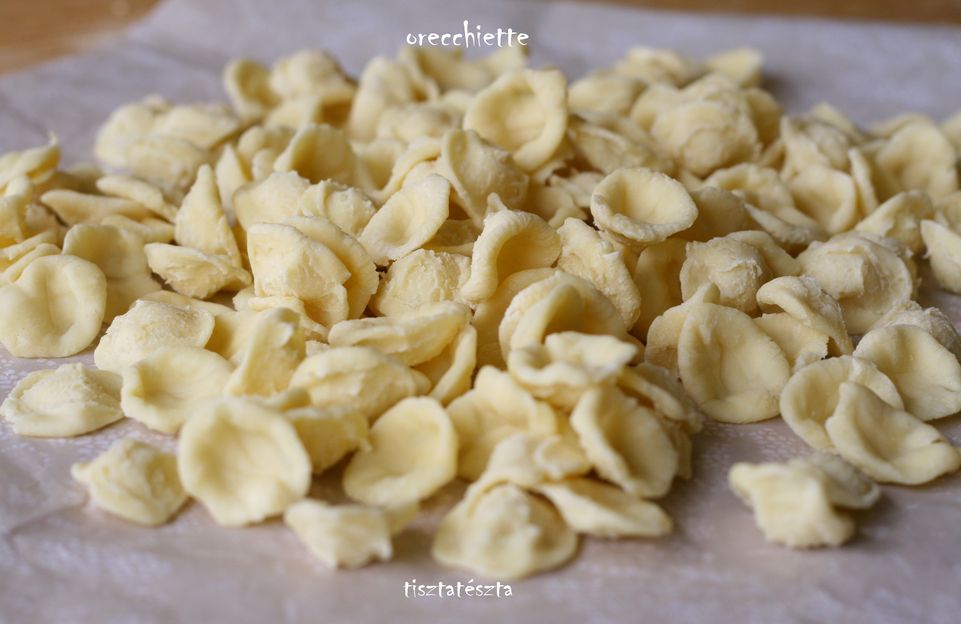 kézzel_gyúrt_friss_orecchiette.jpg