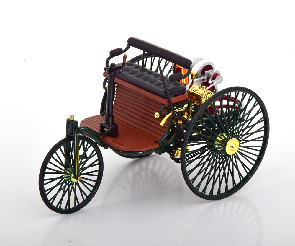 mercedes-benz_patent_motorwagen_norev.jpg