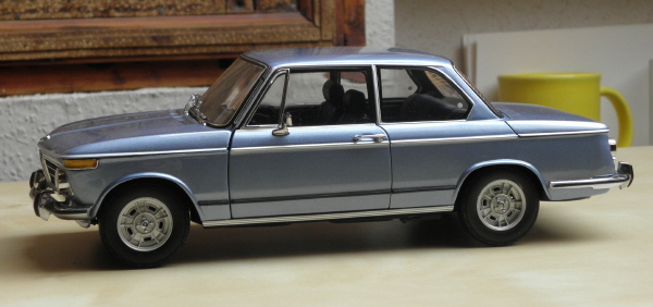 Kyosho BMW 2002 tii _ 05.JPG