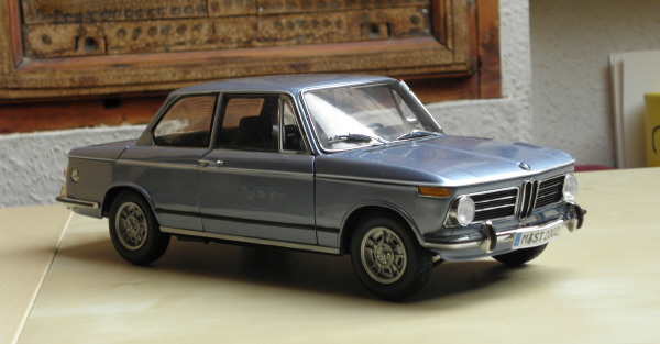 Kyosho BMW 2002 tii _ 06.JPG