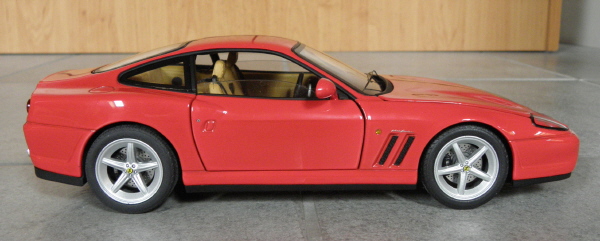 Hotwheels Elite Ferrari 575M Maranello 1-18 red (10).JPG