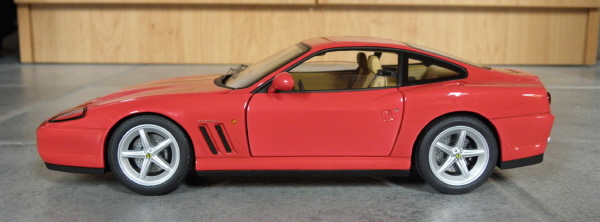 Hotwheels Elite Ferrari 575M Maranello 1-18 red (11).JPG