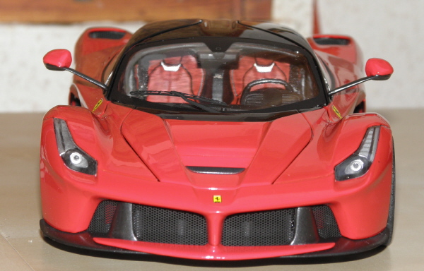 hotwheels_elite_ferrari_laferrari_1-18_red_12_.JPG