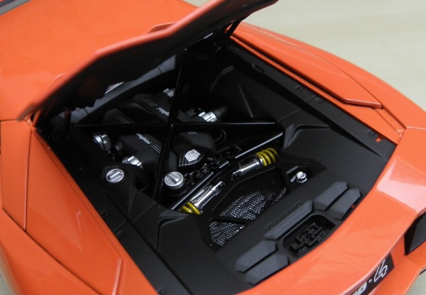 Autoart Lamborghini Aventador LP 700-4 1_18 orange (16).JPG