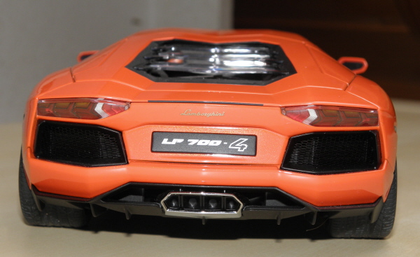 Autoart Lamborghini Aventador LP 700-4 1_18 orange (7).JPG