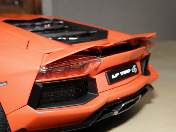 Autoart Lamborghini Aventador LP 700-4 1_18 orange (9).JPG