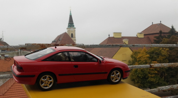 otto_mobile_opel_calibra_turbo_4x4_1_18_red_08.jpg