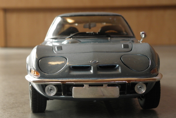 minichamps_opel_gt_1972_1-18_blue_1.JPG