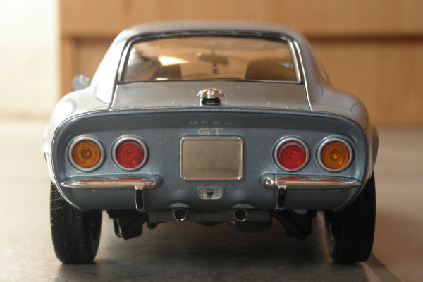 minichamps_opel_gt_1972_1-18_blue_11.JPG