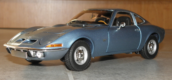 minichamps_opel_gt_1972_1-18_blue_3.JPG