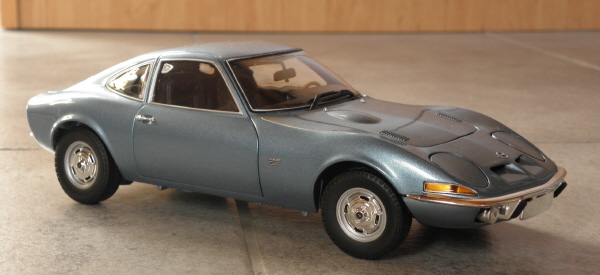 minichamps_opel_gt_1972_1-18_blue_6.JPG